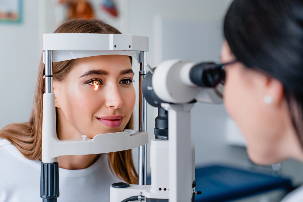 Close-up eye examination for dry eye diagnosis and treatment